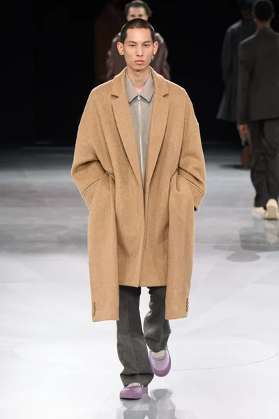 Look 17